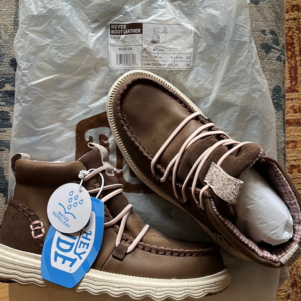 Reyes boot leather, Hey Dude . Color cocoa